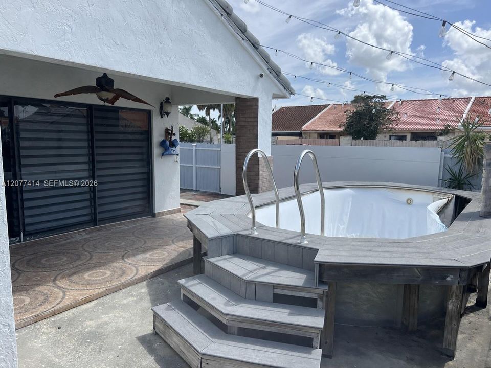 En Venta: $690,000 (5 camas, 3 baños, 1764 Pies cuadrados)