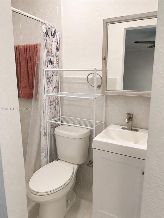 En Venta: $690,000 (5 camas, 3 baños, 1764 Pies cuadrados)
