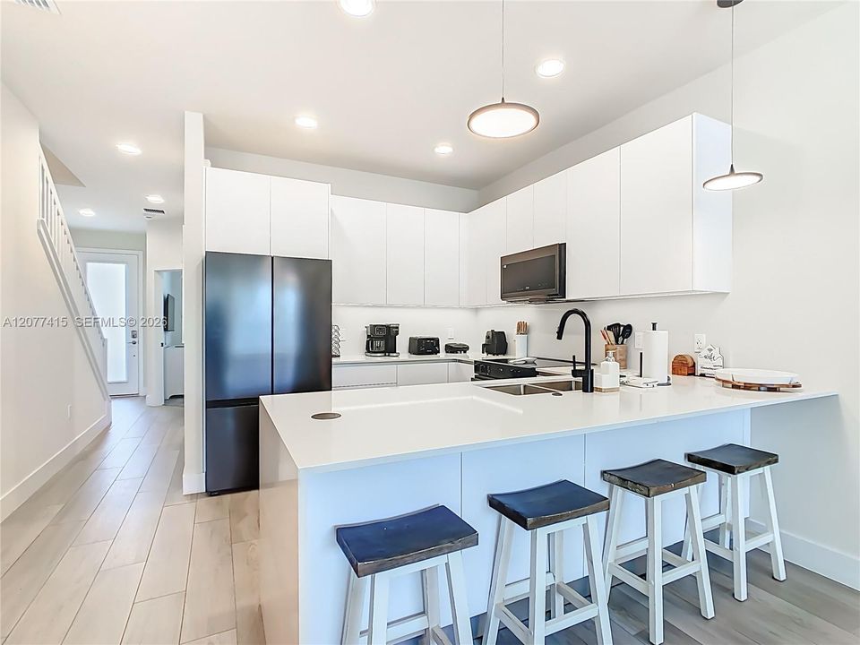 En Venta: $550,000 (3 camas, 3 baños, 2266 Pies cuadrados)