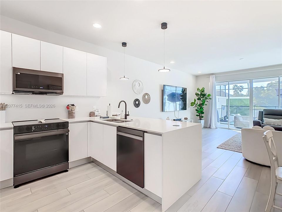 En Venta: $550,000 (3 camas, 3 baños, 2266 Pies cuadrados)