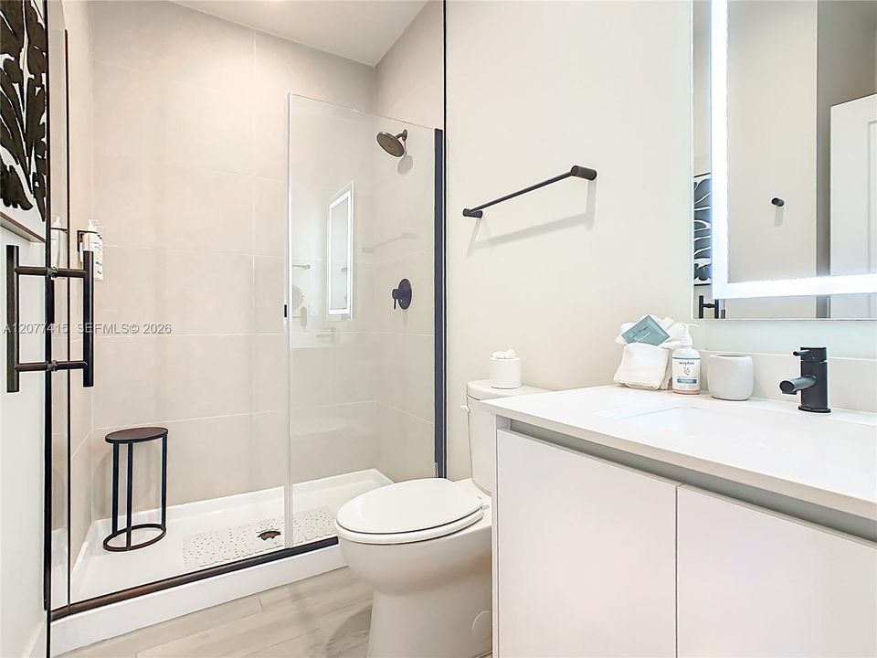 En Venta: $550,000 (3 camas, 3 baños, 2266 Pies cuadrados)