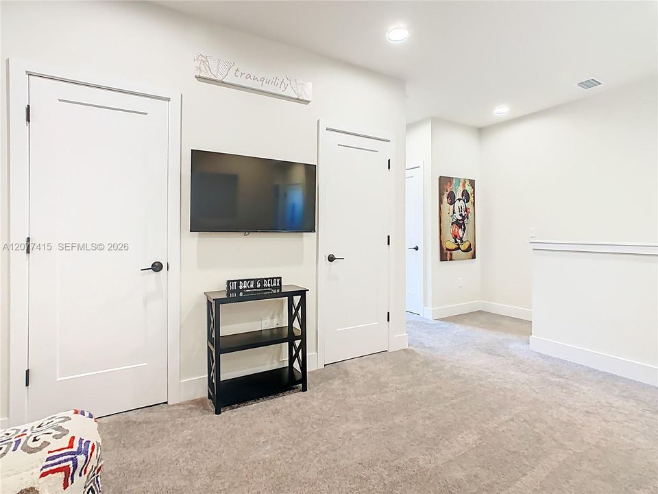 En Venta: $550,000 (3 camas, 3 baños, 2266 Pies cuadrados)