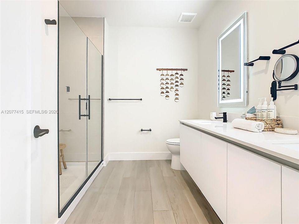 En Venta: $550,000 (3 camas, 3 baños, 2266 Pies cuadrados)