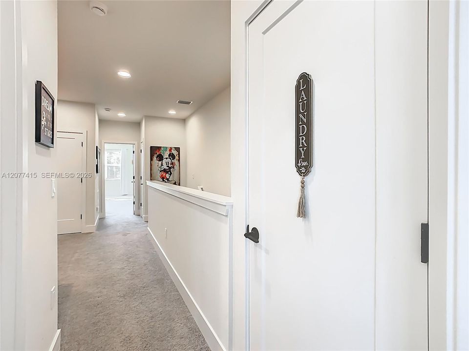 En Venta: $550,000 (3 camas, 3 baños, 2266 Pies cuadrados)