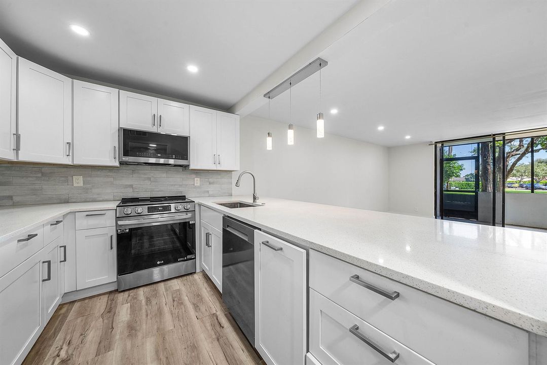 006-5190LasVerdesCircle-105-DelrayBeach-