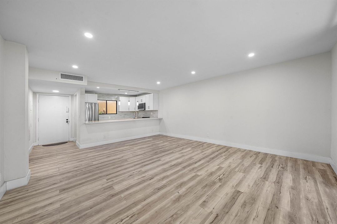 012-5190LasVerdesCircle-105-DelrayBeach-