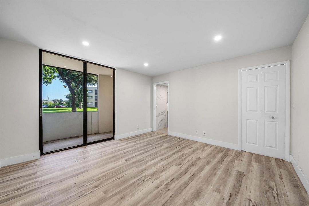 016-5190LasVerdesCircle-105-DelrayBeach-