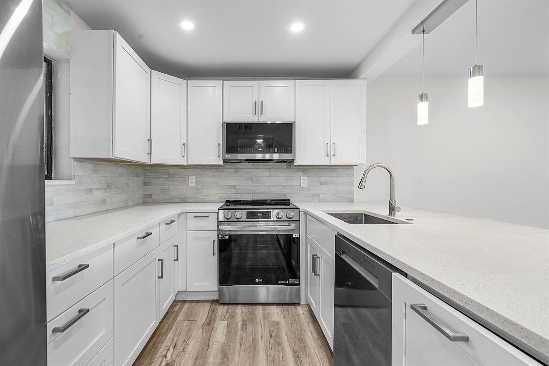 005-5190LasVerdesCircle-105-DelrayBeach-