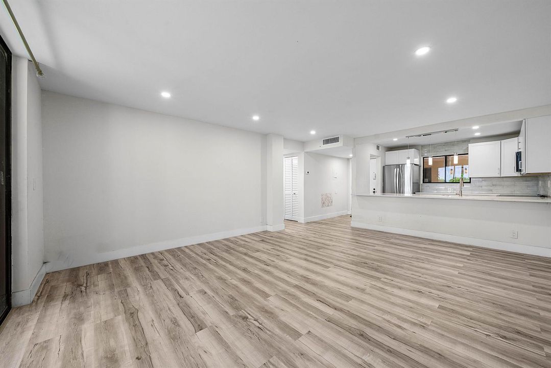011-5190LasVerdesCircle-105-DelrayBeach-