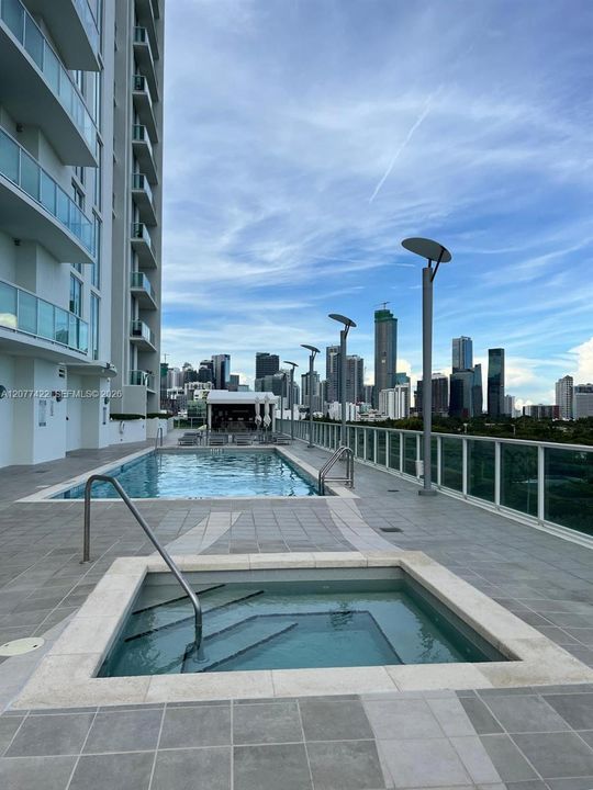 For Rent: $3,850 (2 beds, 2 baths, 1059 Square Feet)