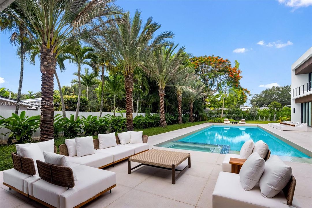 For Sale: $9,990,000 (7 beds, 7 baths, 8077 Square Feet)