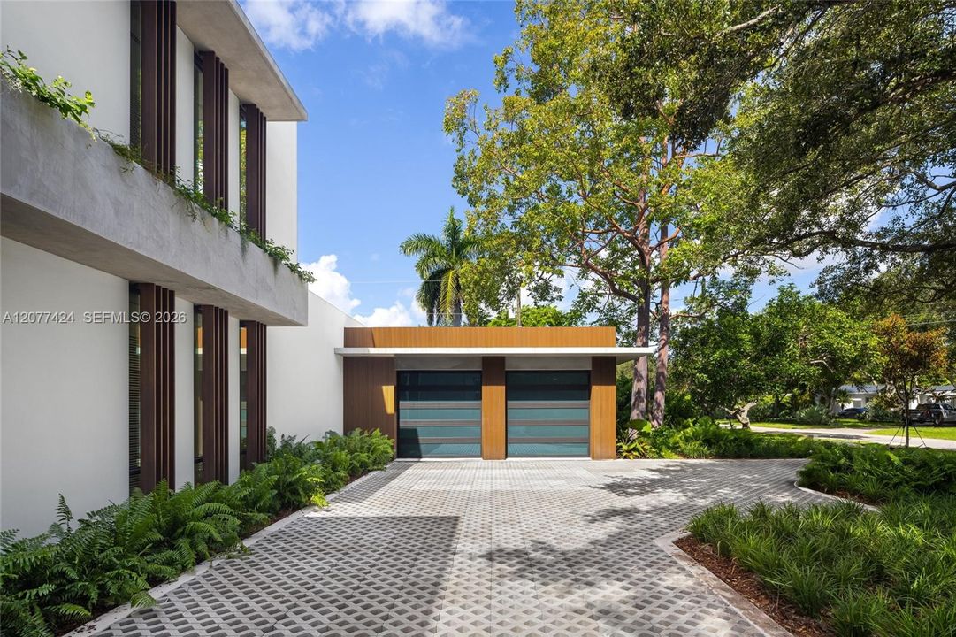 For Sale: $9,990,000 (7 beds, 7 baths, 8077 Square Feet)