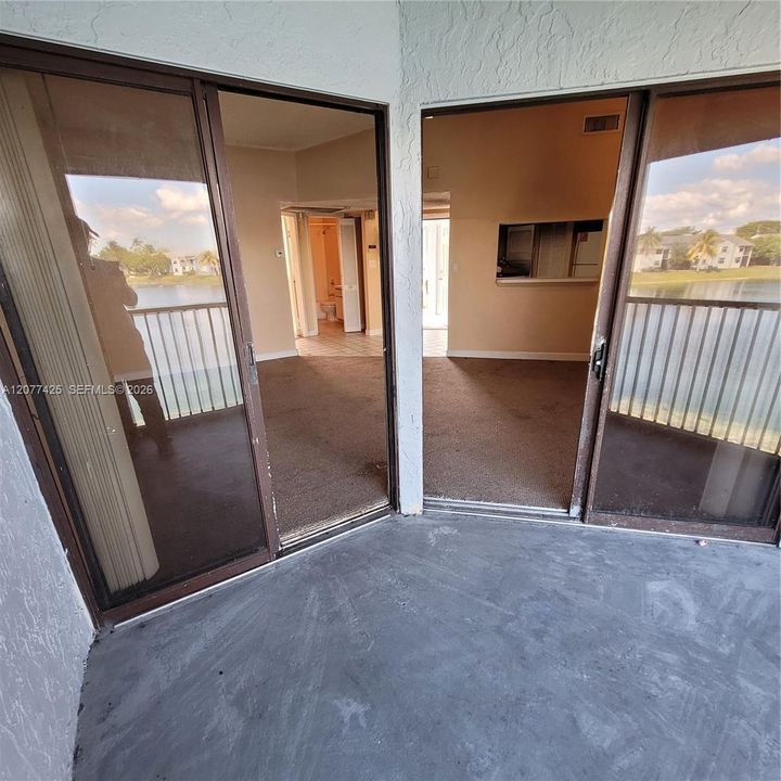 For Rent: $1,950 (2 beds, 2 baths, 970 Square Feet)