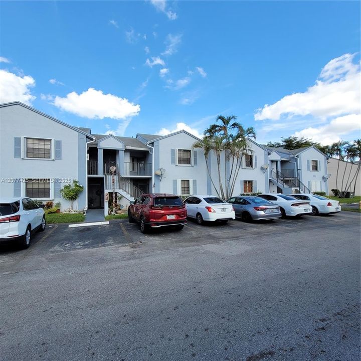 For Rent: $1,950 (2 beds, 2 baths, 970 Square Feet)