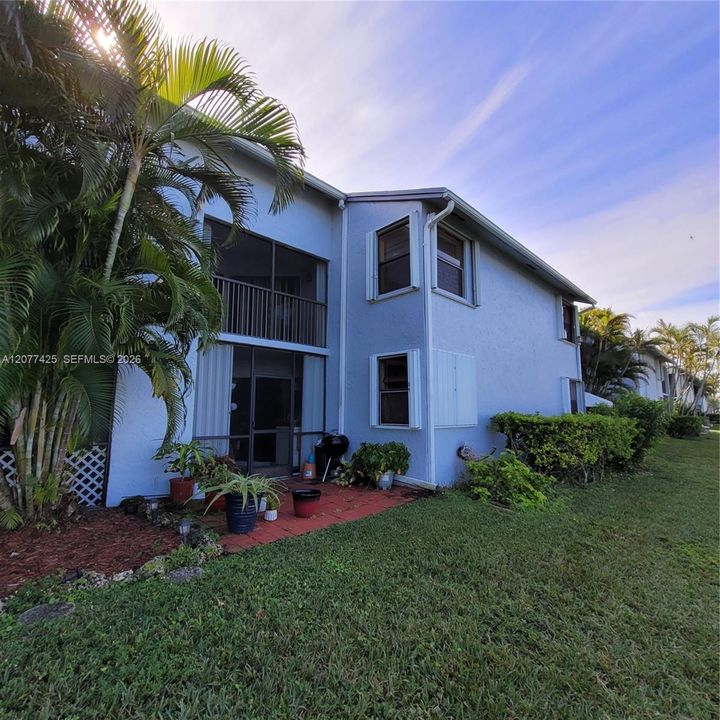 For Rent: $1,950 (2 beds, 2 baths, 970 Square Feet)