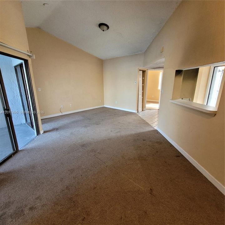For Rent: $1,950 (2 beds, 2 baths, 970 Square Feet)