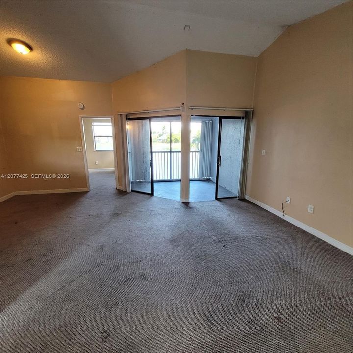 For Rent: $1,950 (2 beds, 2 baths, 970 Square Feet)