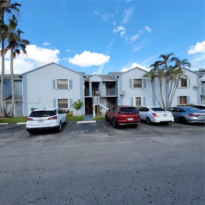 For Rent: $1,950 (2 beds, 2 baths, 970 Square Feet)