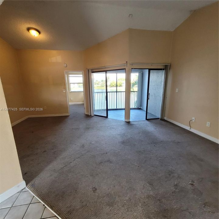 For Rent: $1,950 (2 beds, 2 baths, 970 Square Feet)