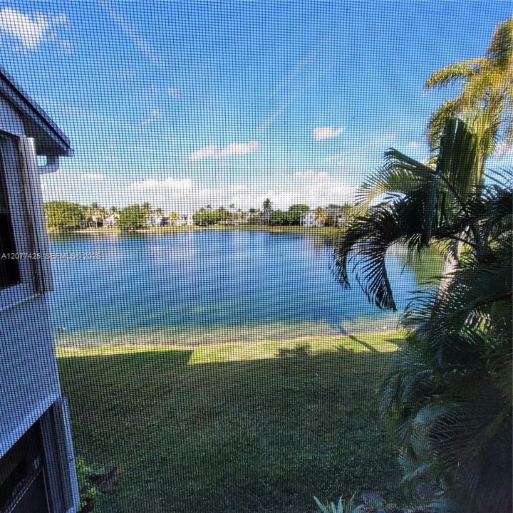 For Rent: $1,950 (2 beds, 2 baths, 970 Square Feet)