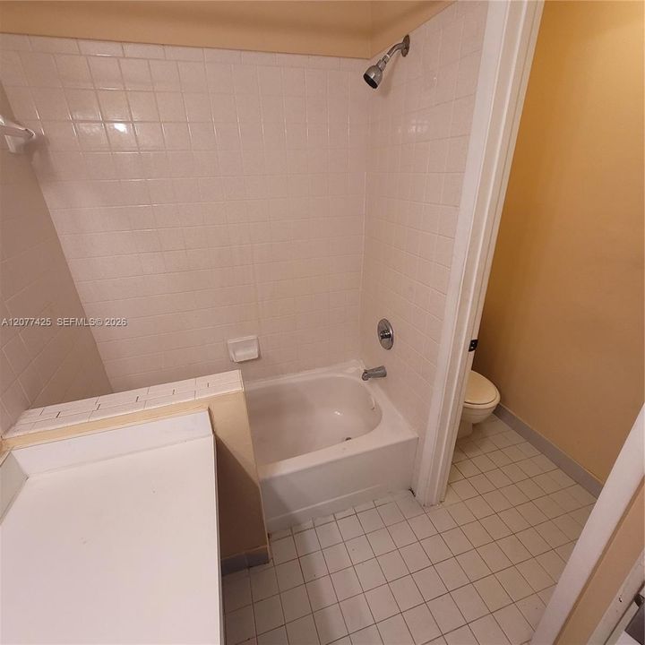 For Rent: $1,950 (2 beds, 2 baths, 970 Square Feet)