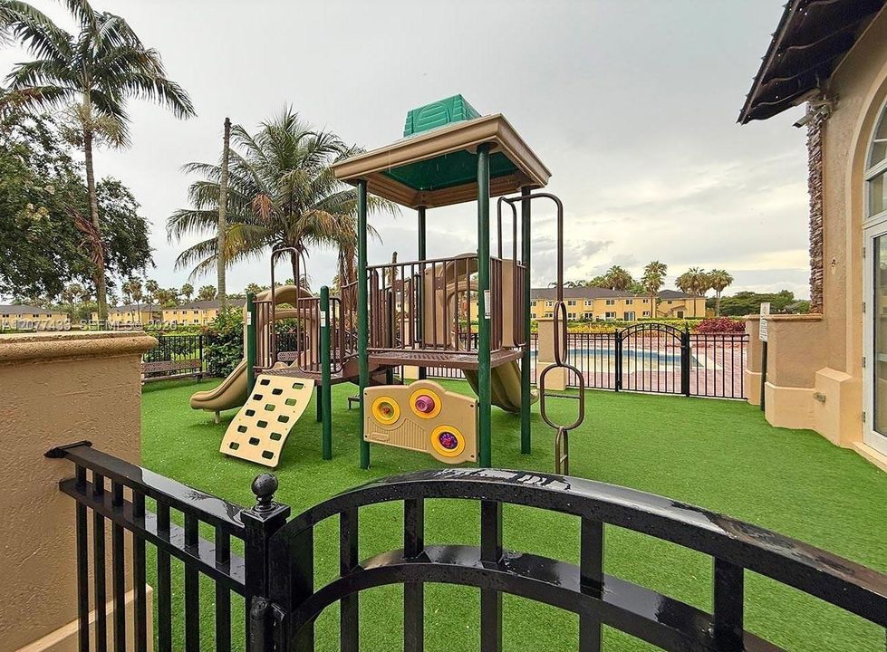 For Sale: $629,000 (4 beds, 3 baths, 2752 Square Feet)