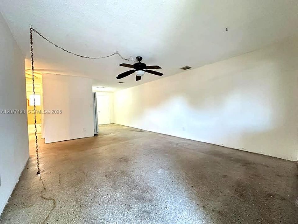 For Rent: $1,800 (2 beds, 1 baths, 1805 Square Feet)