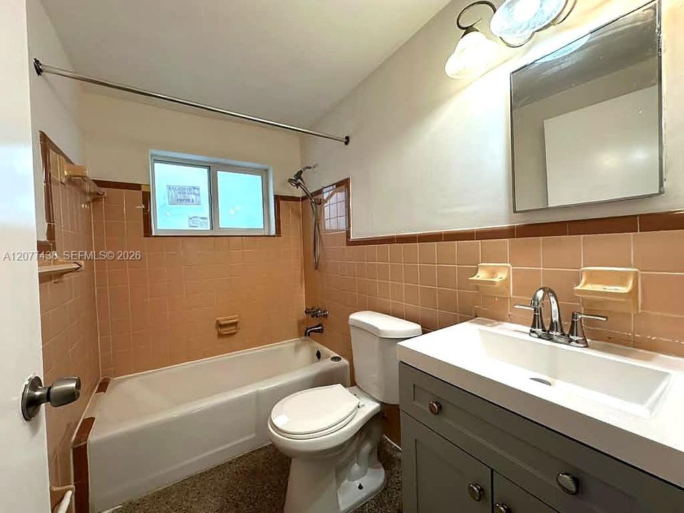 For Rent: $1,800 (2 beds, 1 baths, 1805 Square Feet)