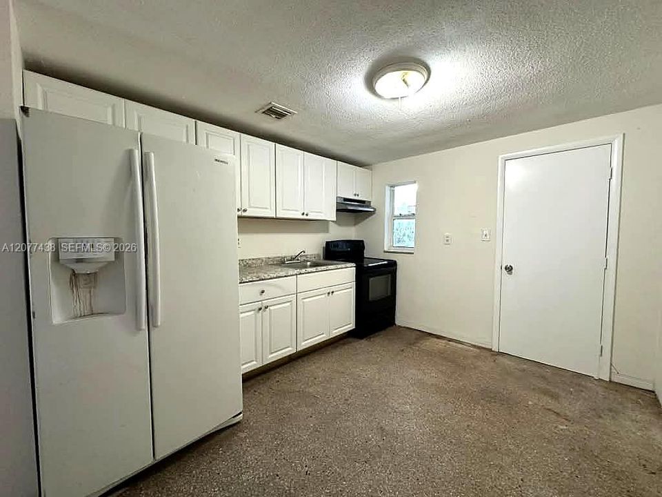 For Rent: $1,800 (2 beds, 1 baths, 1805 Square Feet)