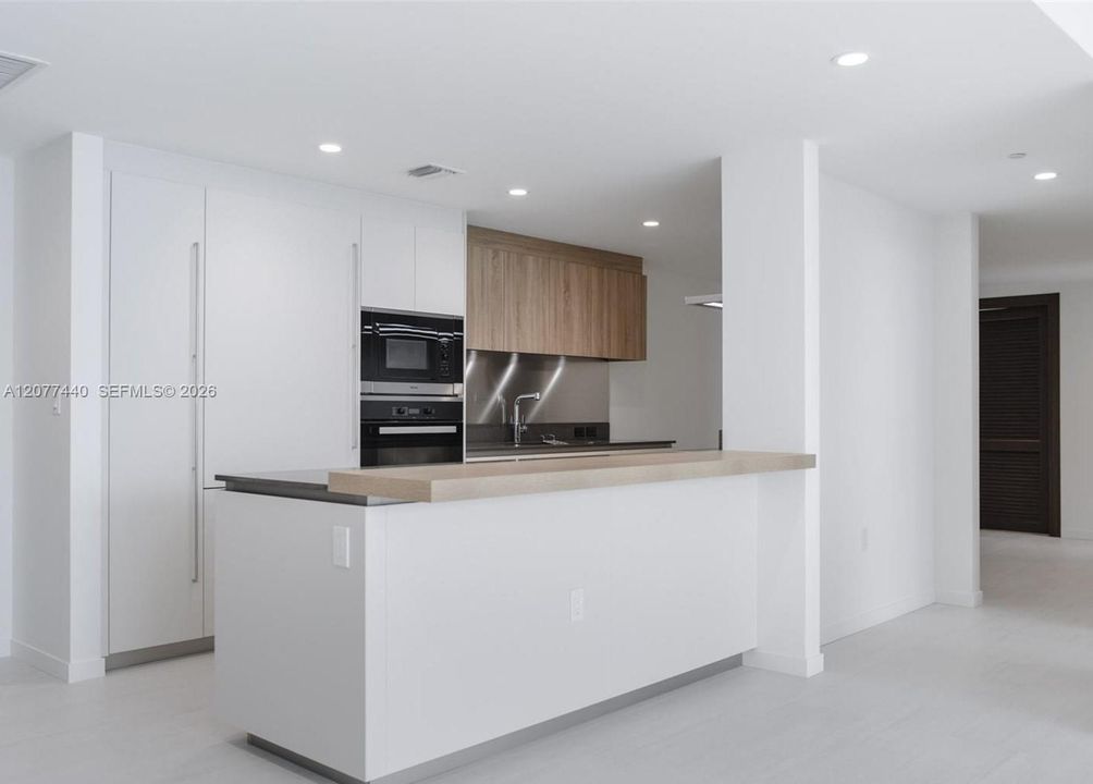 For Rent: $14,000 (3 beds, 3 baths, 1685 Square Feet)
