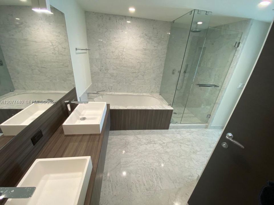For Rent: $14,000 (3 beds, 3 baths, 1685 Square Feet)
