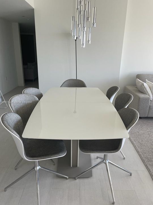 For Rent: $14,000 (3 beds, 3 baths, 1685 Square Feet)