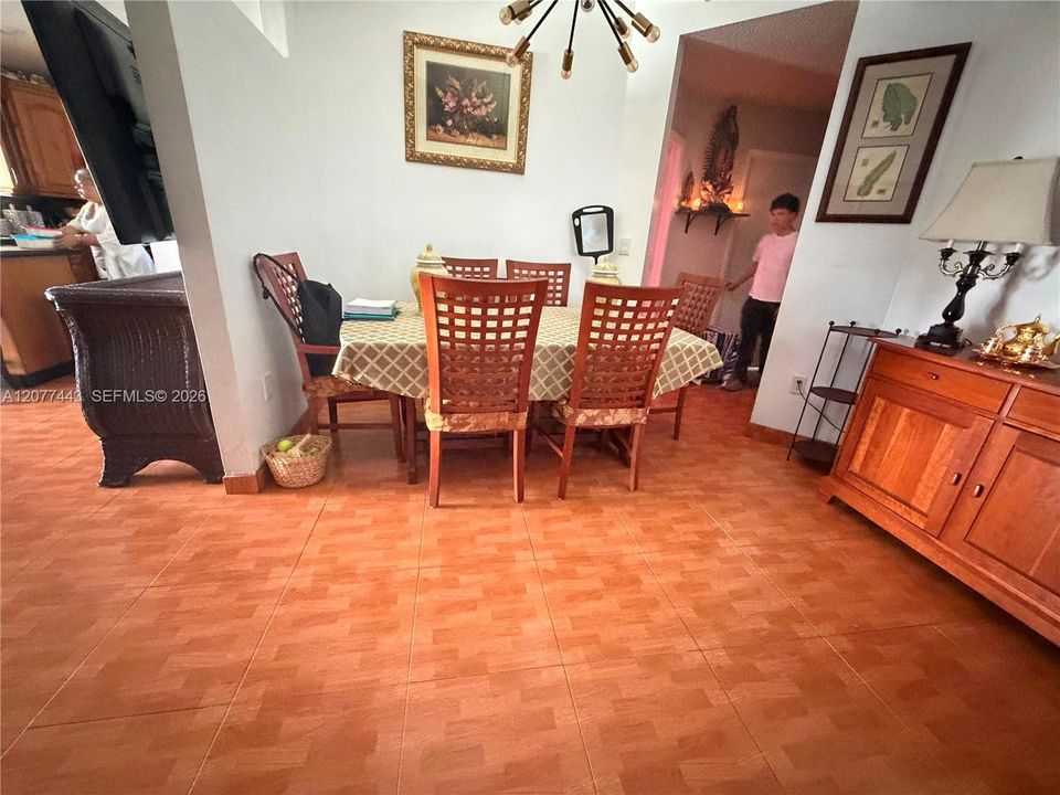 На продажу: $599,990 (4 спален, 2 ванн, 1337 Квадратных фут)