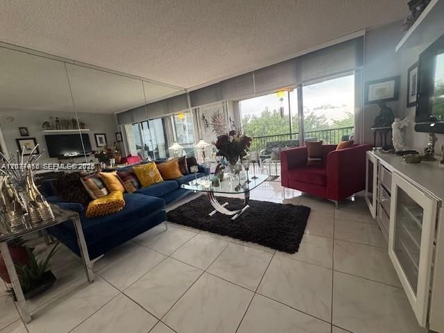 For Rent: $1,995 (2 beds, 2 baths, 1260 Square Feet)