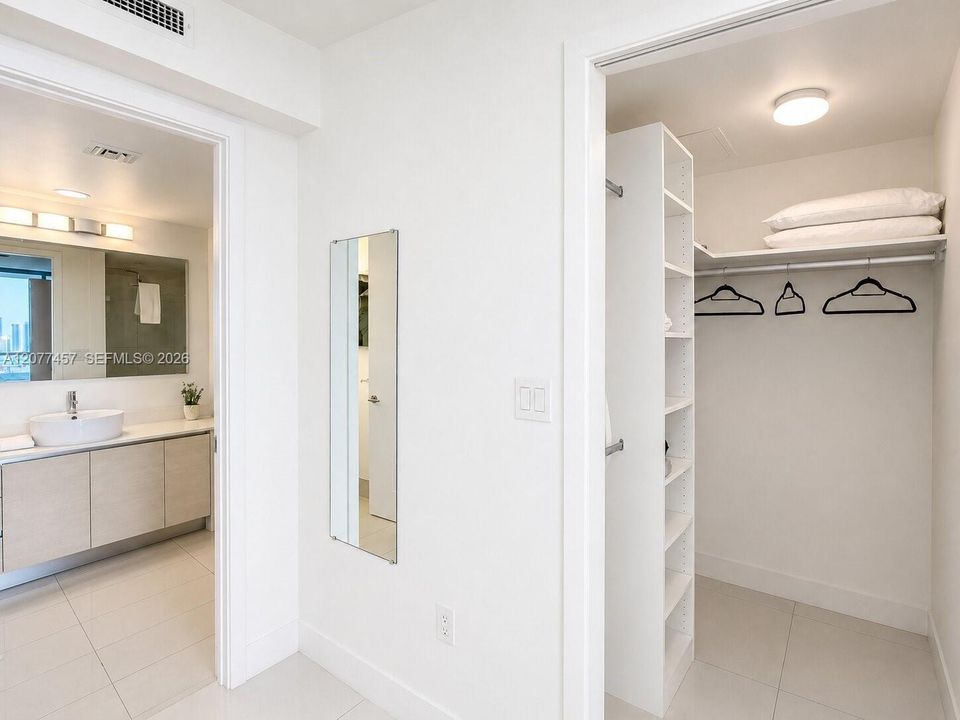 For Rent: $5,500 (2 beds, 2 baths, 1030 Square Feet)