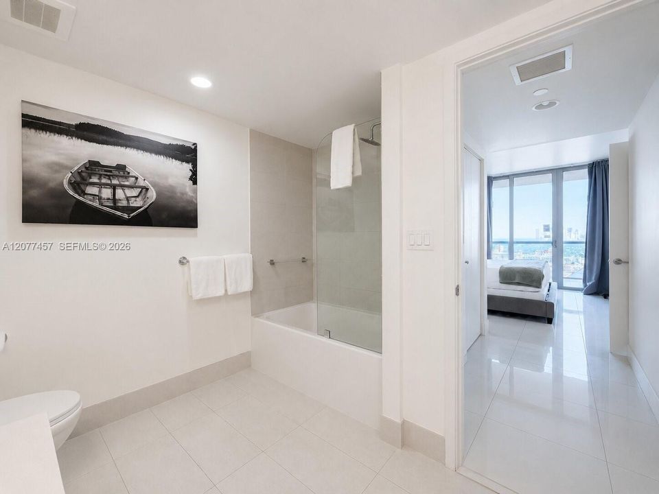 For Rent: $5,500 (2 beds, 2 baths, 1030 Square Feet)