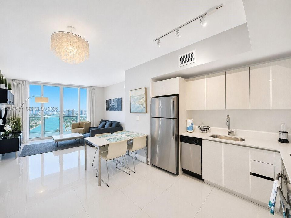 For Rent: $5,500 (2 beds, 2 baths, 1030 Square Feet)