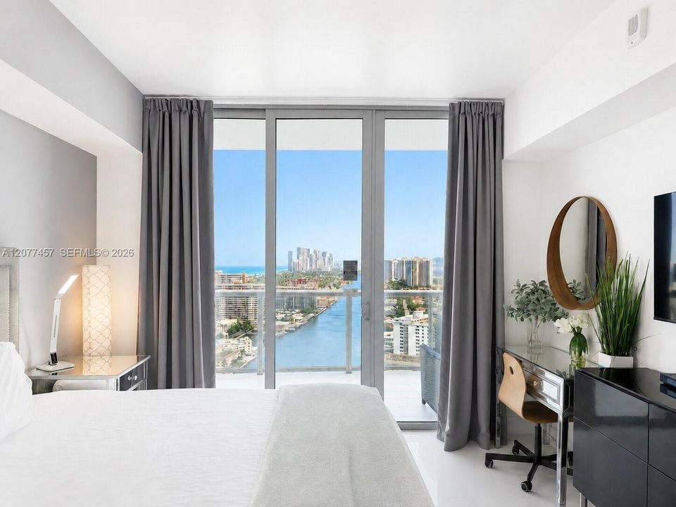 For Rent: $5,500 (2 beds, 2 baths, 1030 Square Feet)
