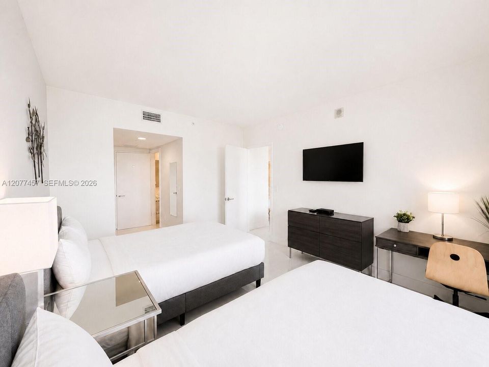 For Rent: $5,500 (2 beds, 2 baths, 1030 Square Feet)