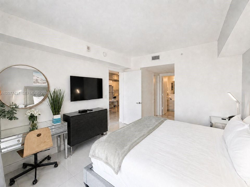 For Rent: $5,500 (2 beds, 2 baths, 1030 Square Feet)