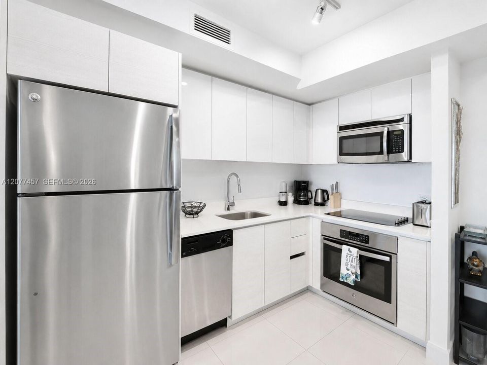 For Rent: $5,500 (2 beds, 2 baths, 1030 Square Feet)