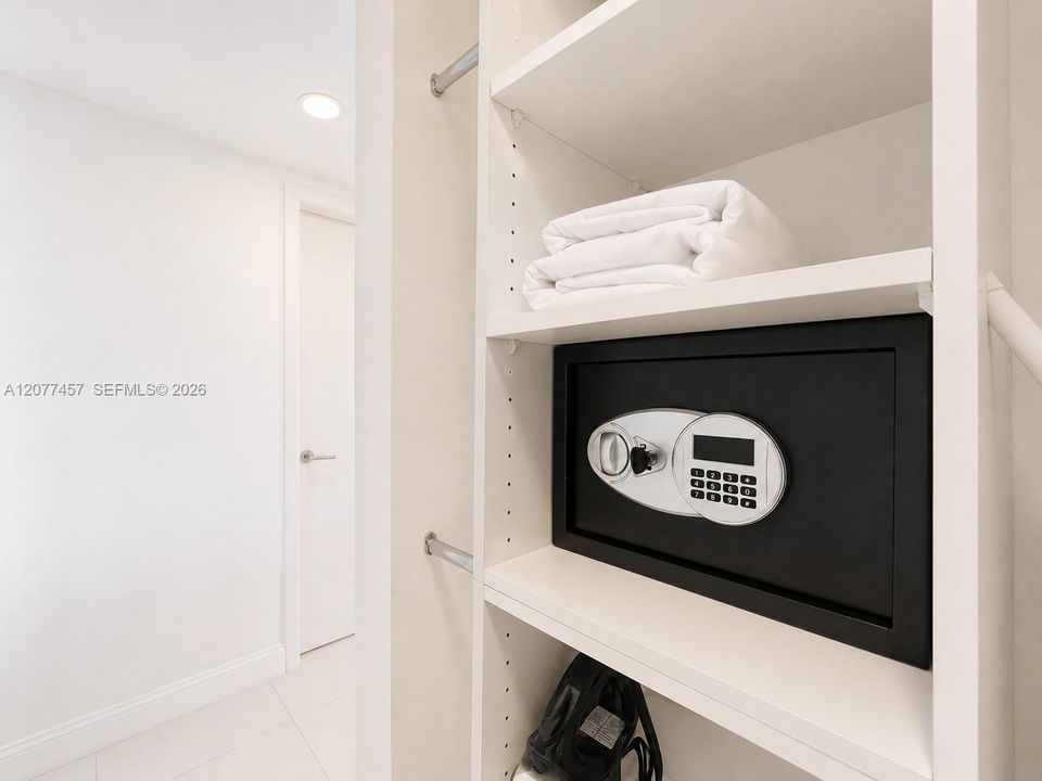 For Rent: $5,500 (2 beds, 2 baths, 1030 Square Feet)