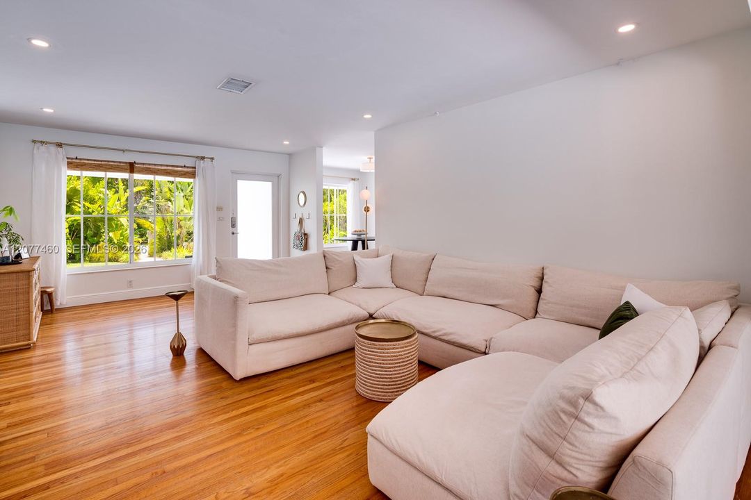 For Rent: $6,950 (3 beds, 2 baths, 1475 Square Feet)