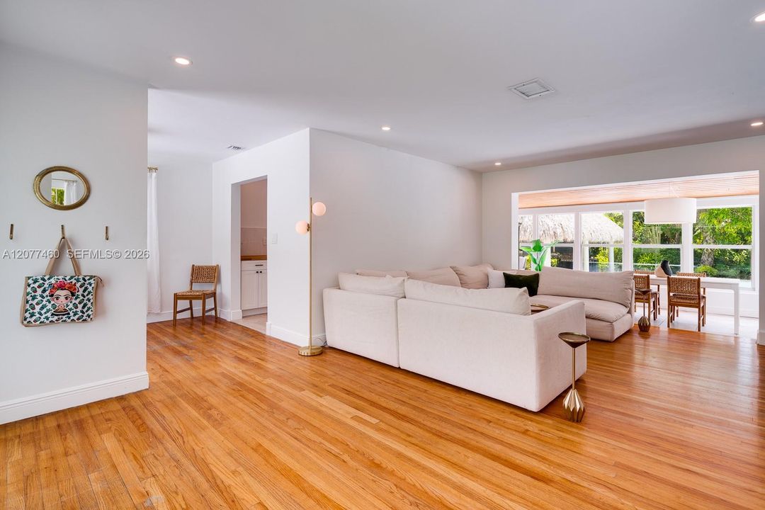 For Rent: $6,950 (3 beds, 2 baths, 1475 Square Feet)
