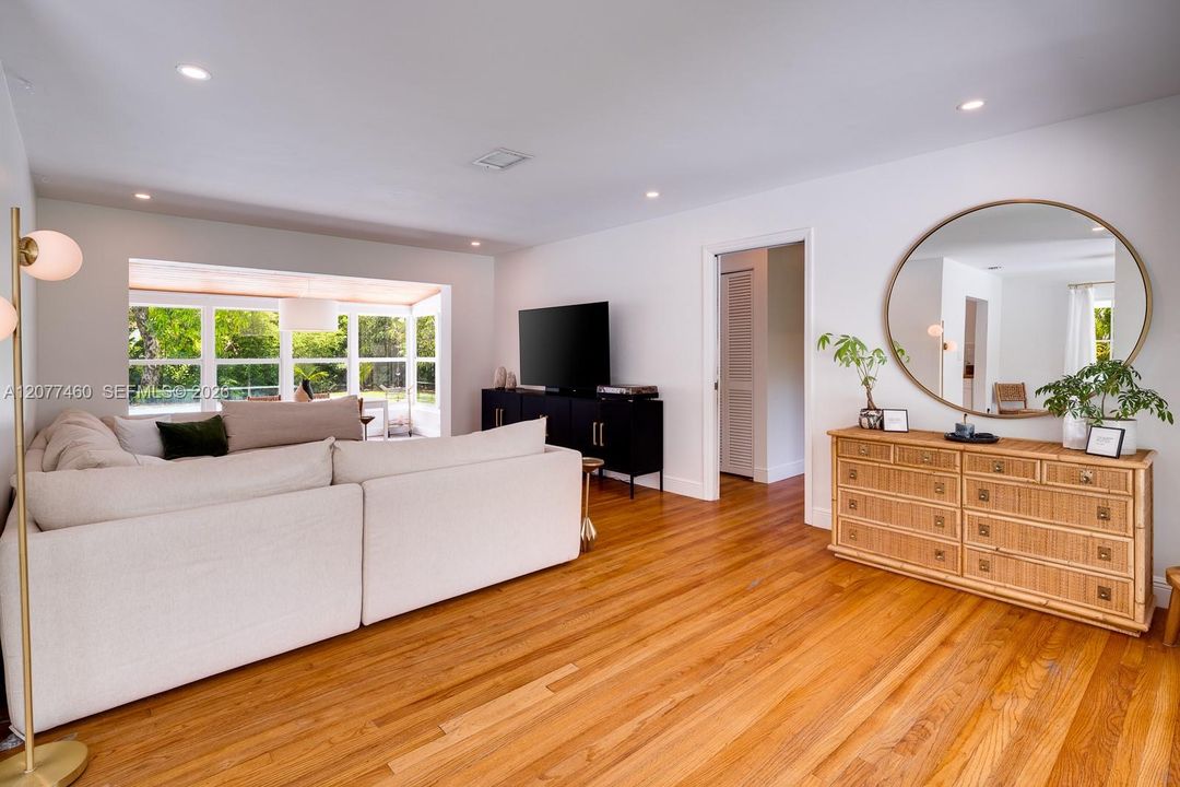 For Rent: $6,950 (3 beds, 2 baths, 1475 Square Feet)