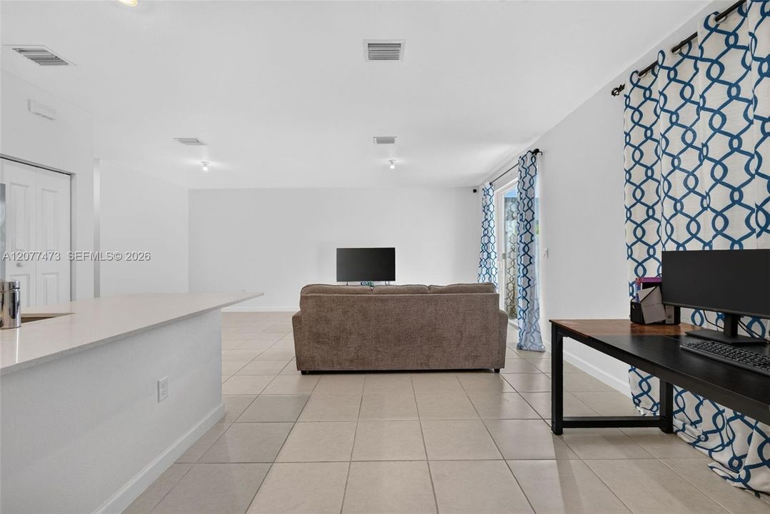 For Sale: $409,900 (3 beds, 2 baths, 1694 Square Feet)