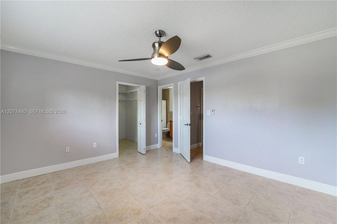 En Venta: $459,900 (2 camas, 2 baños, 1406 Pies cuadrados)