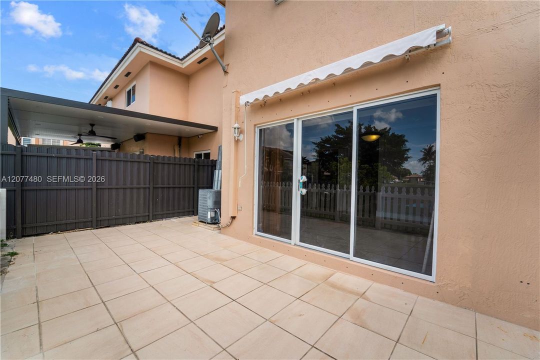 En Venta: $459,900 (2 camas, 2 baños, 1406 Pies cuadrados)