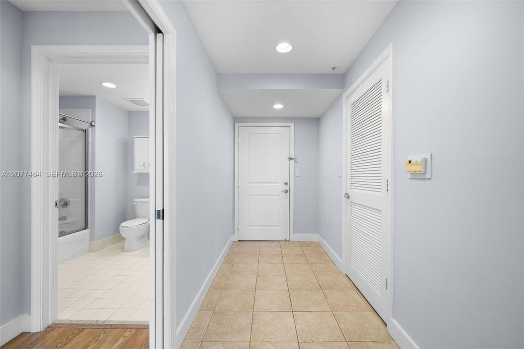For Sale: $735,000 (2 beds, 2 baths, 1114 Square Feet)