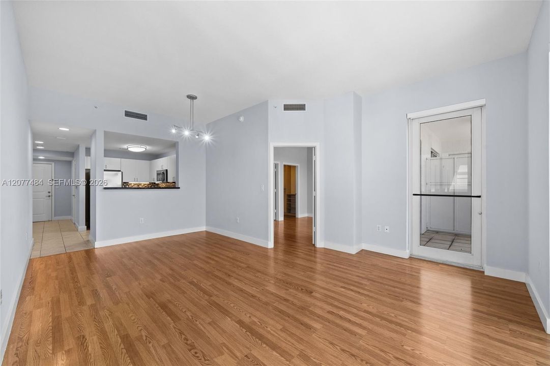 For Sale: $735,000 (2 beds, 2 baths, 1114 Square Feet)